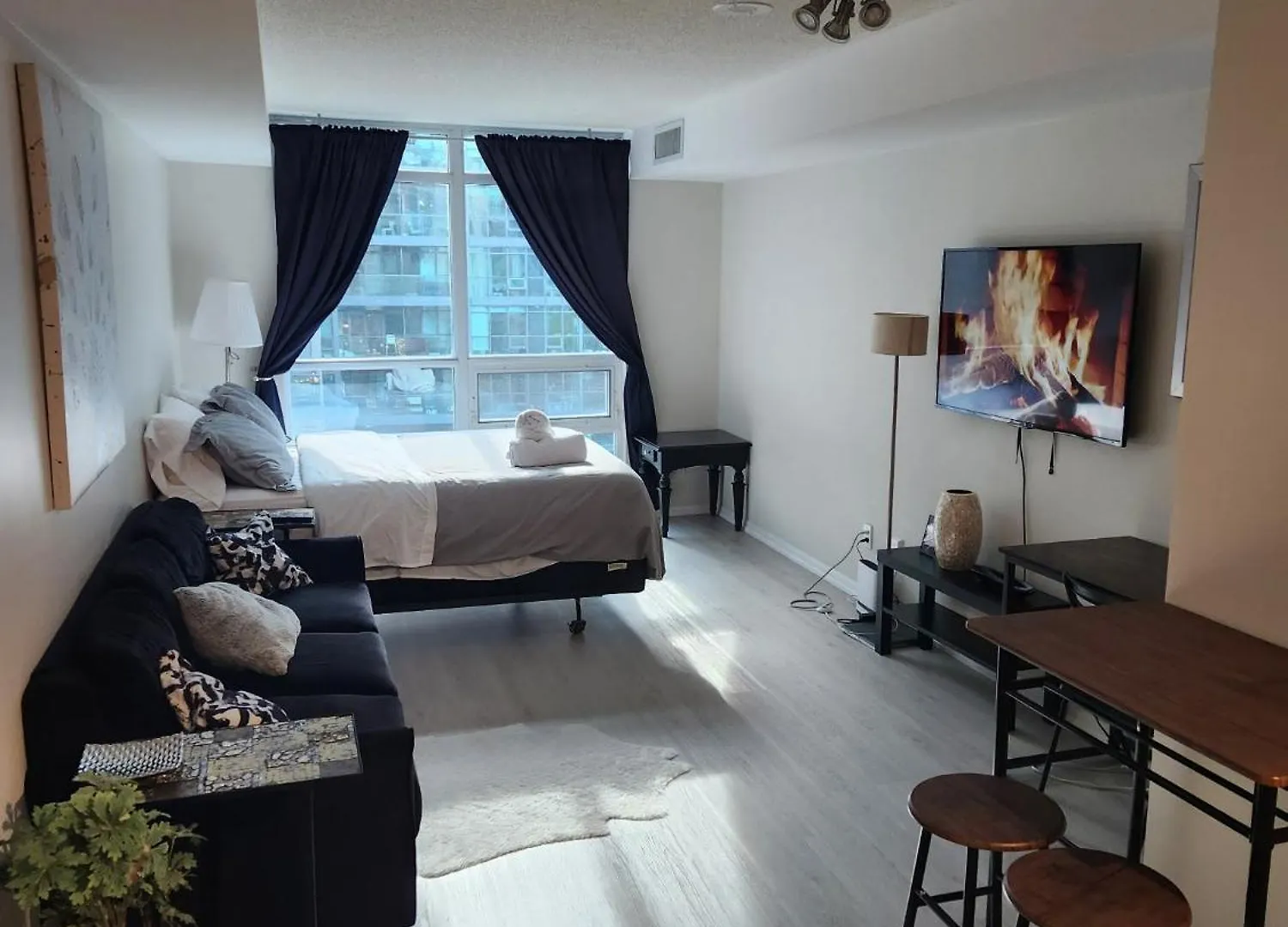 Downtown Toronto Cozy Suite